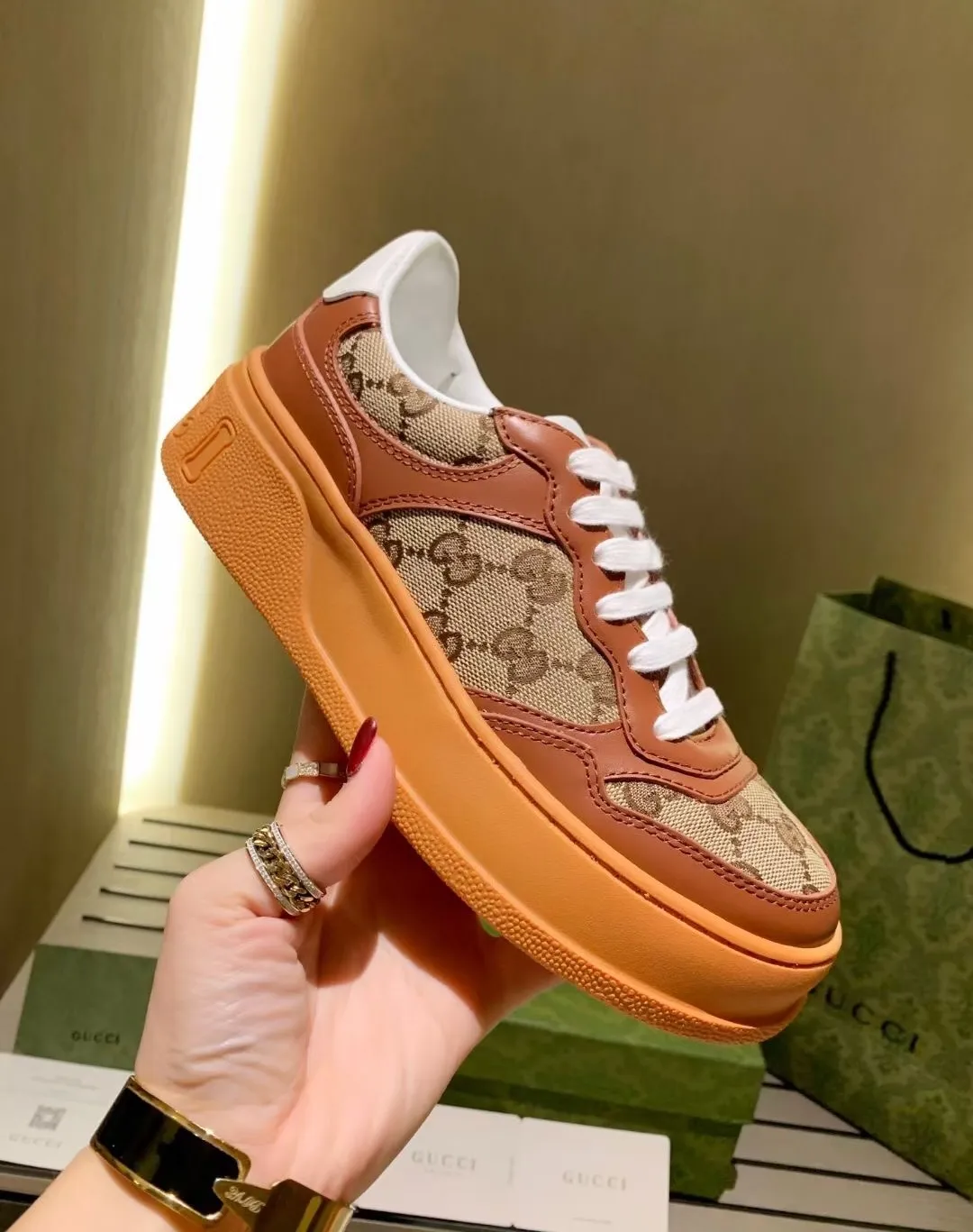👟👟Ex-factory price 560👟👟 Men's size +10 Gucci2022 spring and summer new casual sports white shoes, purchasing version of the original version with a one-to-one molded IP light material sole! Upper calfskin, lining calfskin, foot pads calfskin. Complete purchasing version. Code number: female 35-40#, male 39-44# (45 customized)